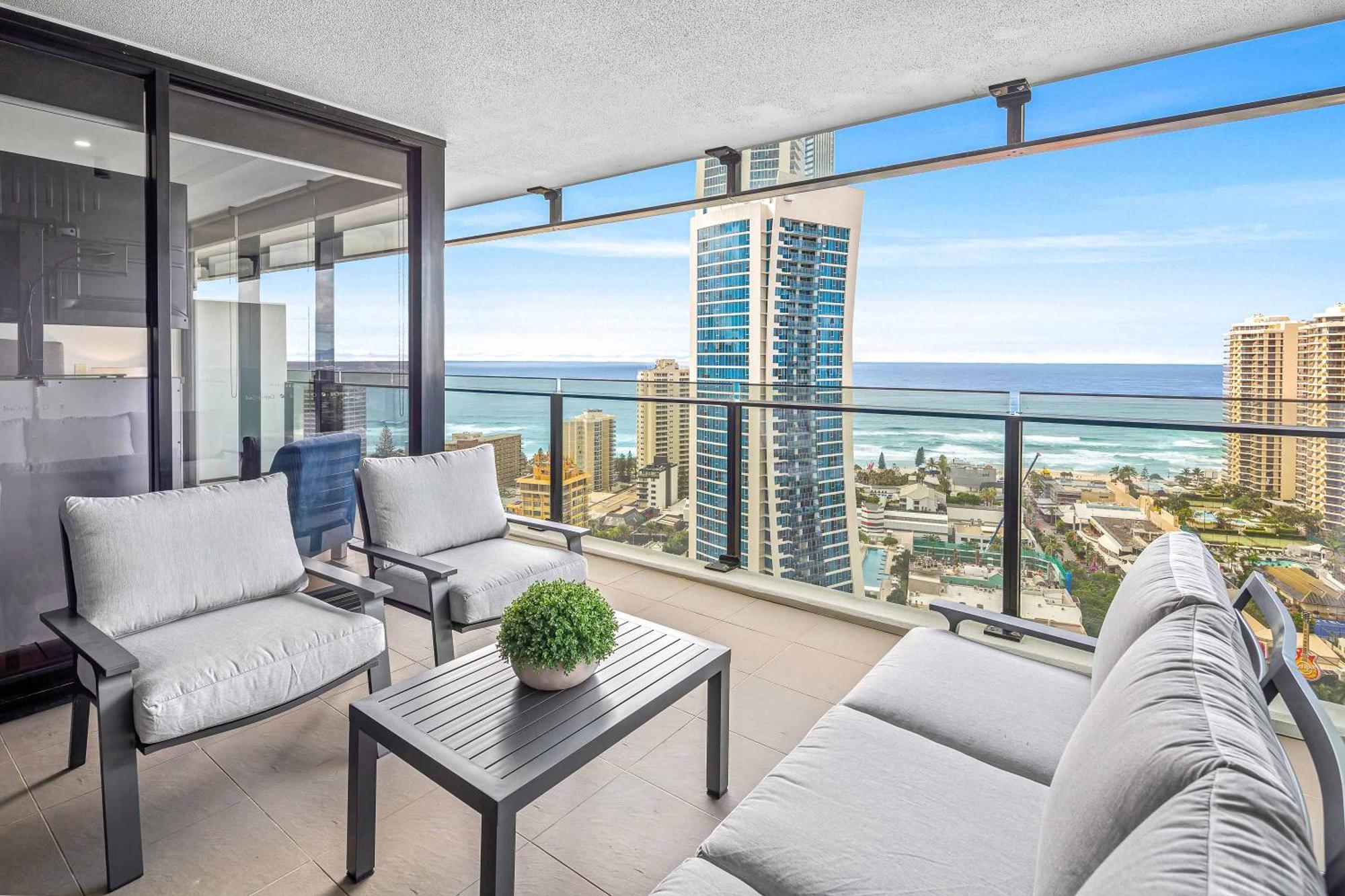 Holiday Holiday Circle On Cavill Apartments Gold Coast Room photo