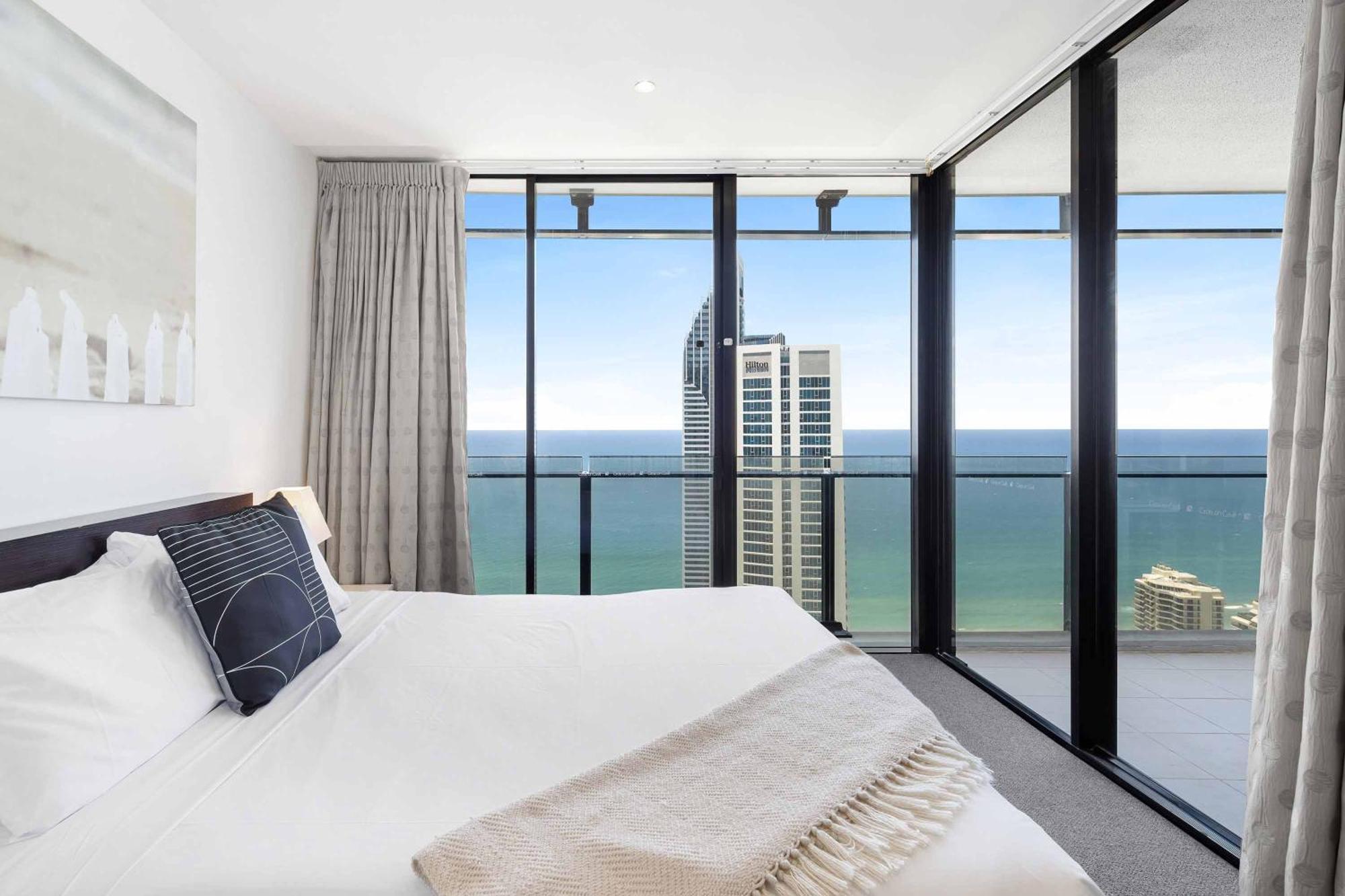 Holiday Holiday Circle On Cavill Apartments Gold Coast Room photo