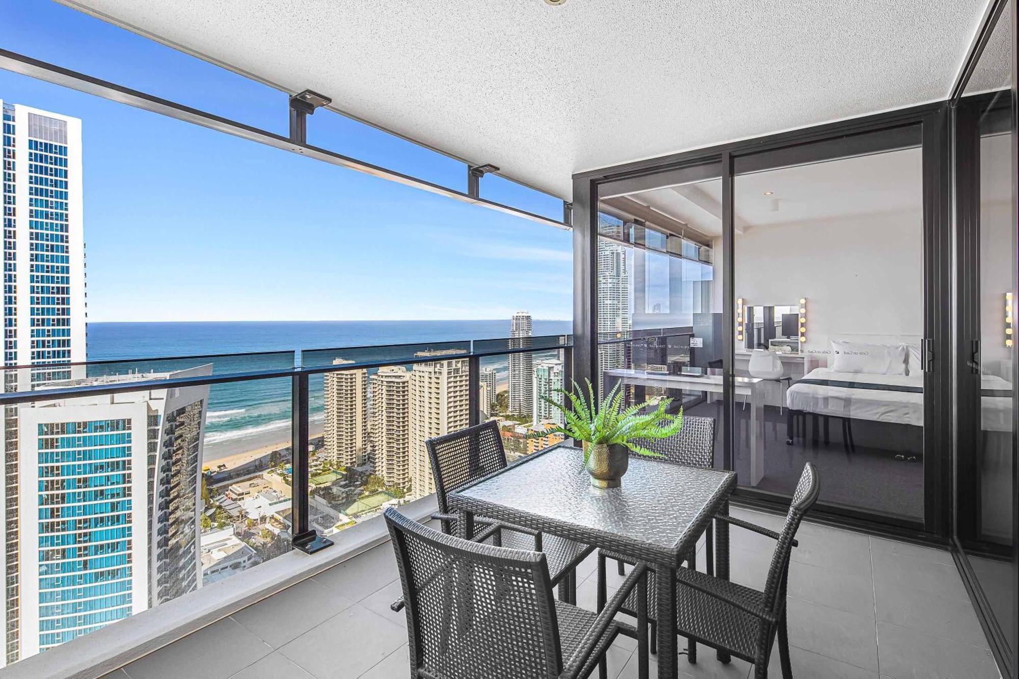 Holiday Holiday Circle On Cavill Apartments Gold Coast Room photo